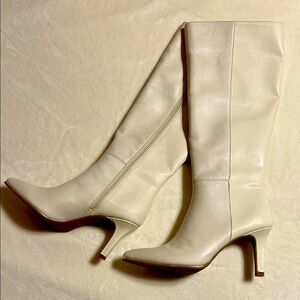 Mandolin. Elegant Cream Knee-High Women's Boots. 👢 Size 8. Off White